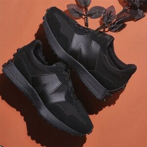 New Balance 327 Men’s size US 8 | UK 7.5 | 26CM